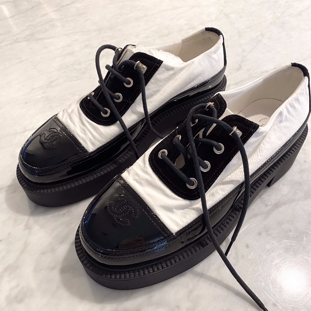 Chanel Lace Up Oxford in White/Black - Size 39.5